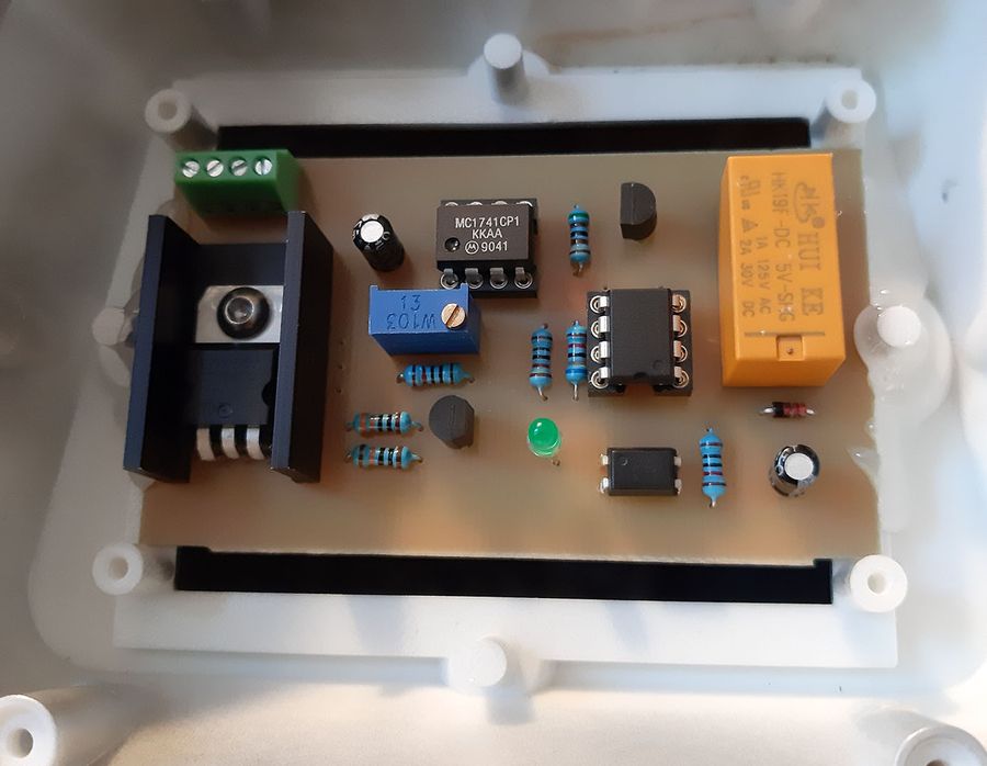 Carte électronique assemblée dans son coffret blanc